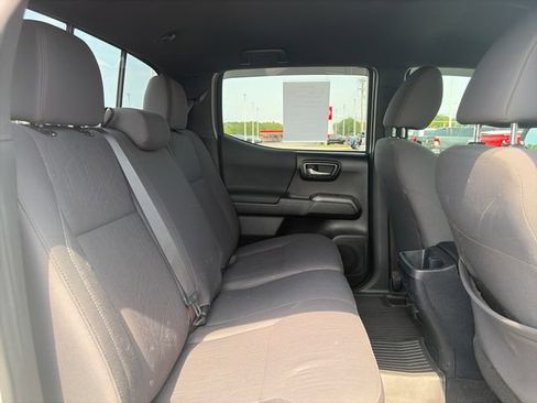 Used 2019 Toyota Tacoma TRD Off-Road AWD/4WD image 13