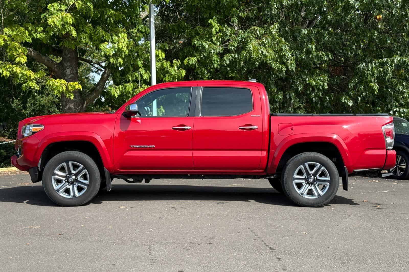 Used 2016 Toyota Tacoma Limited w/ Towing Package AWD/4WD image 5
