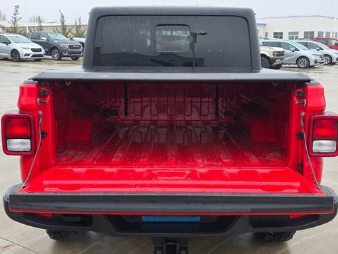 Used 2021 Jeep Gladiator Willys image 5