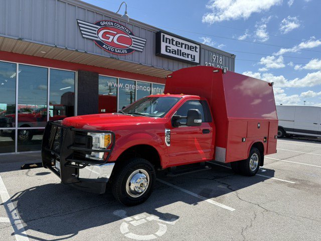 Used 2017 Ford F350 XL w/ Power Equipment Group AWD/4WD image 2