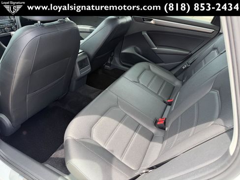 Used 2018 Volkswagen Passat 2.0T R-Line w/ R-Line Lighting Package FWD image 13