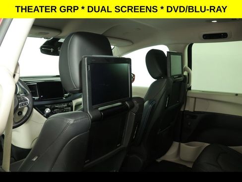 Used 2021 Chrysler Pacifica Touring-L w/ Uconnect Theater Family Group FWD image 5
