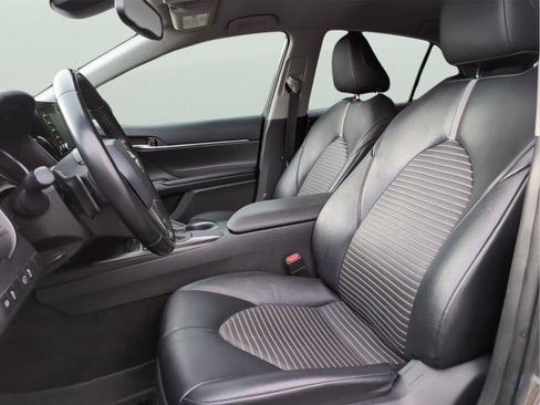 Used 2021 Toyota Camry SE w/ Convenience Package FWD image 13