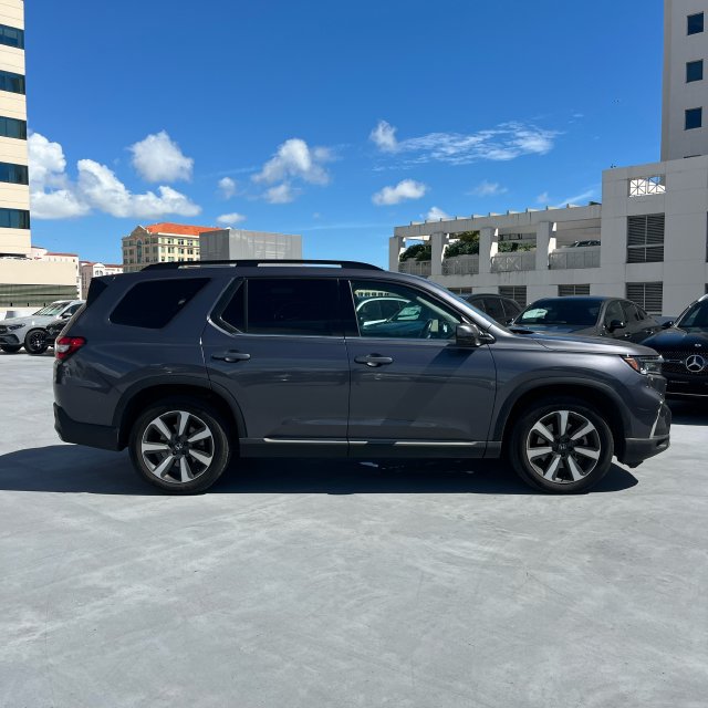 Used 2023 Honda Pilot Touring image 5