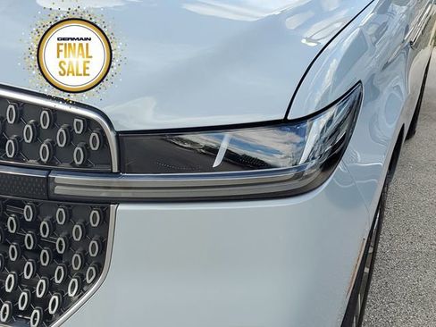 New 2025 Lincoln Navigator Reserve image 12