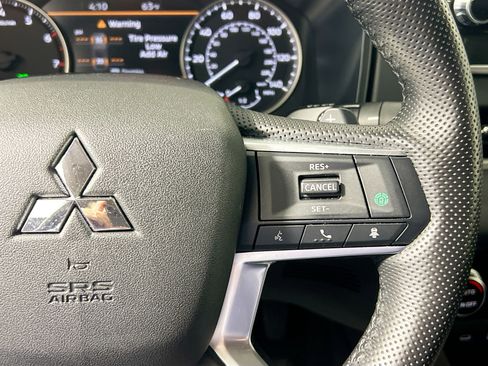 Used 2024 Mitsubishi Outlander SE image 19