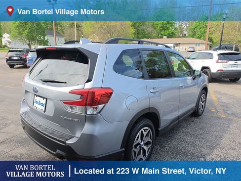 Used 2021 Subaru Forester Premium AWD/4WD image 5
