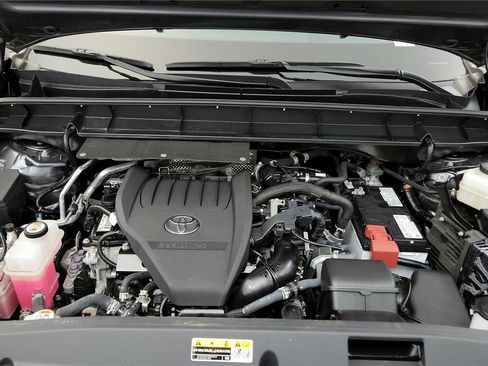 Certified 2023 Toyota Highlander XLE image 19