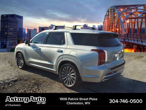 Used 2023 Hyundai Palisade Calligraphy image 5
