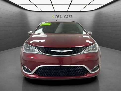 Used 2017 Chrysler Pacifica Limited FWD image 2