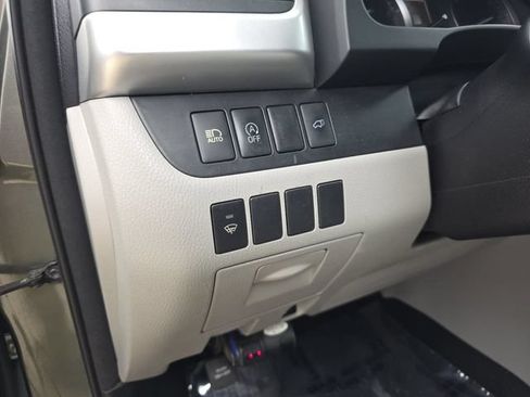 Used 2017 Toyota Highlander XLE FWD image 38