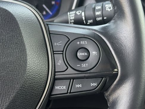 Used 2022 Toyota Corolla Cross XLE w/ Convenience Package image 20