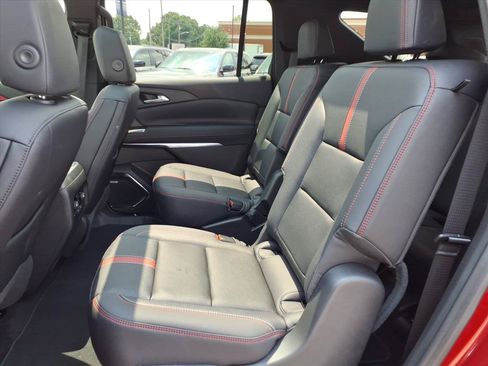 Used 2026 Chevrolet Traverse RS FWD image 22
