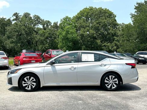 Used 2024 Nissan Altima 2.5 S FWD image 12