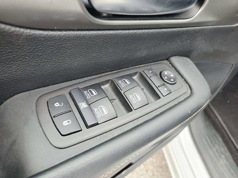 Used 2025 Chrysler Pacifica Select FWD image 37