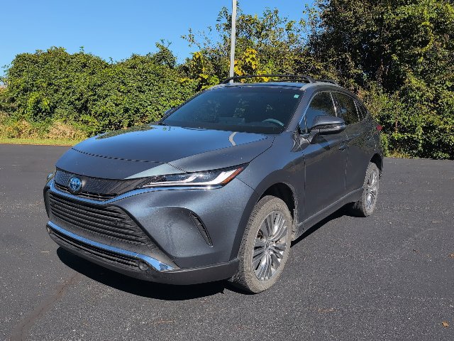 Used 2022 Toyota Venza XLE AWD/4WD image 3