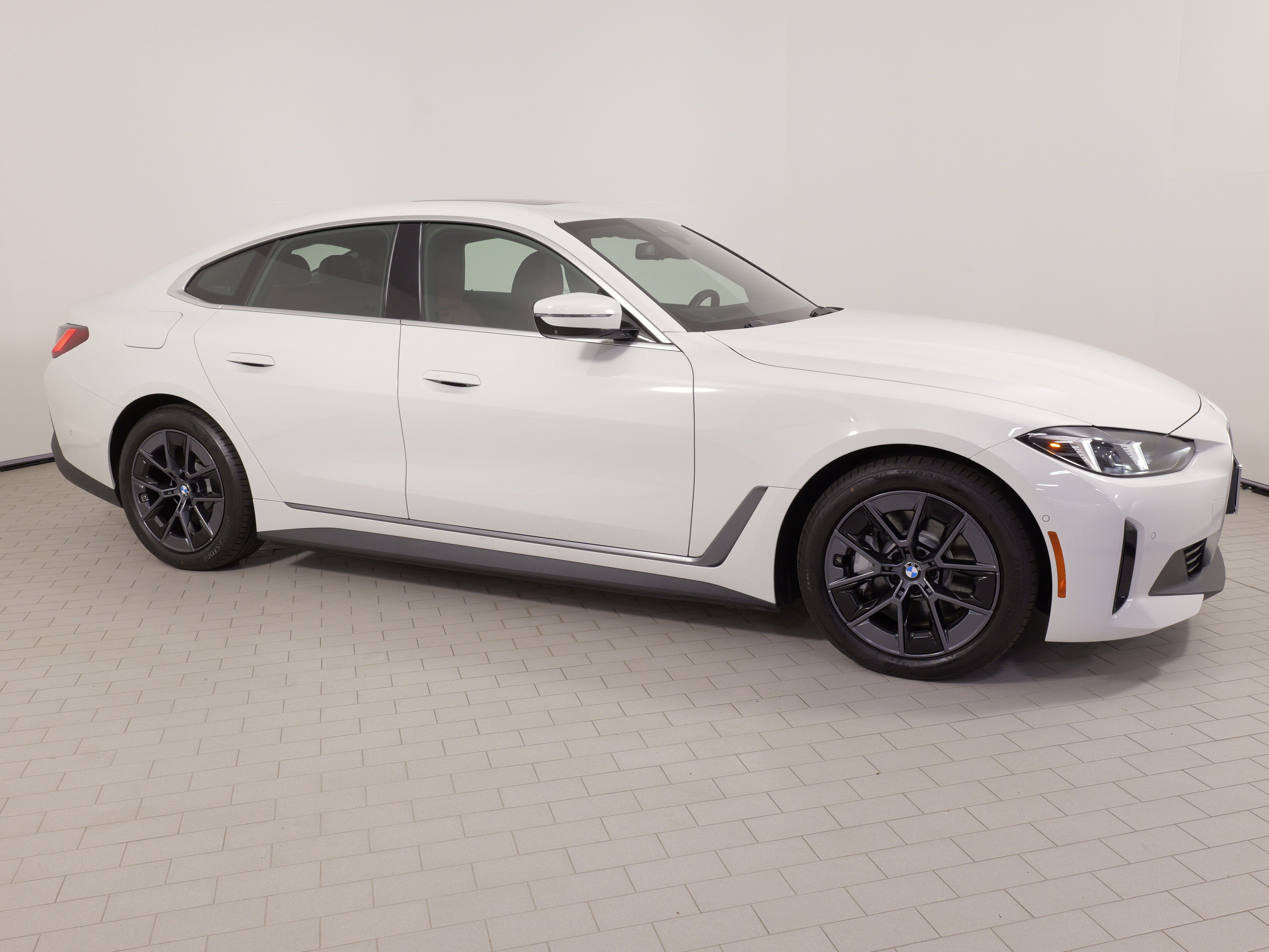 Used 2025 BMW i4 xDrive40i w/ Premium Package AWD/4WD image 8