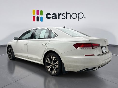 Used 2022 Volkswagen Passat 2.0T SE image 3