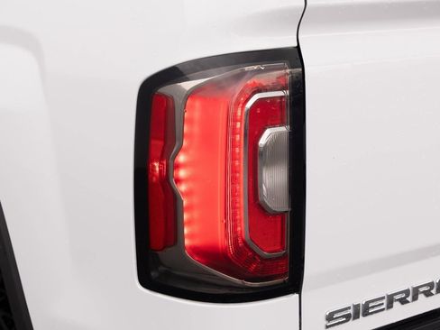 Used 2018 GMC Sierra 1500 SLT image 26