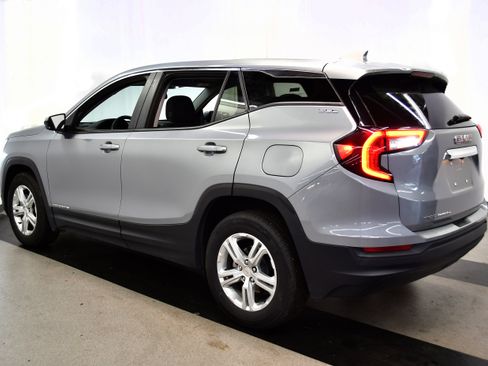 Used 2024 GMC Terrain SLE image 5