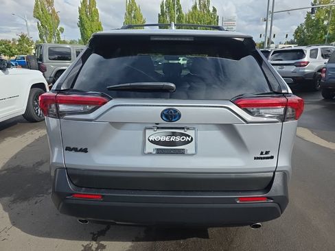 Used 2022 Toyota RAV4 LE AWD/4WD image 3