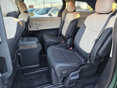 Used 2025 Toyota Sienna Platinum image 14