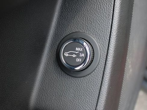 Used 2020 Chevrolet Traverse LT w/ Driver Confidence II Package image 12