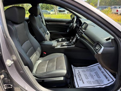 Used 2019 Honda Accord Sport image 16