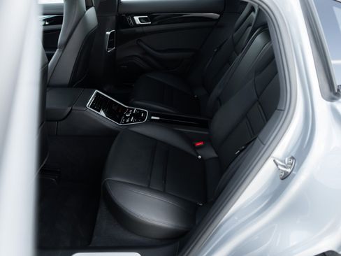 Used 2018 Porsche Panamera 4S image 27