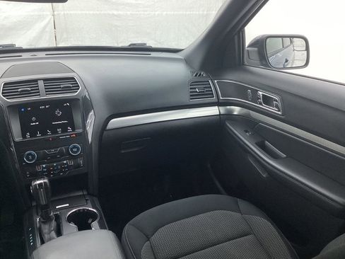 Used 2018 Ford Explorer XLT w/ Equipment Group 201A image 29
