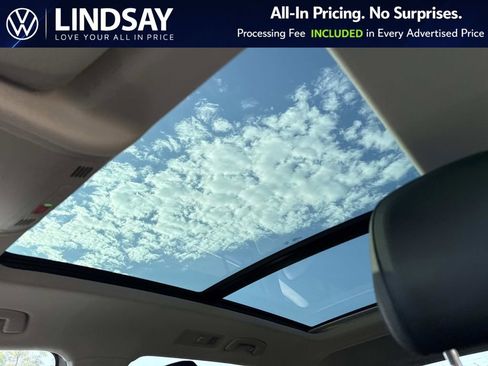 Used 2023 Volkswagen Tiguan SE w/ Panoramic Sunroof Package FWD image 19