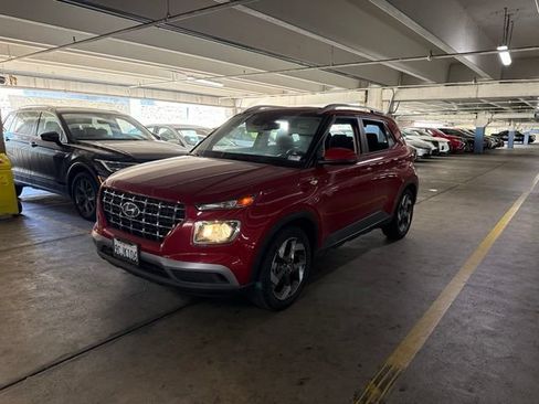 Used 2022 Hyundai Venue SEL w/ Cargo Package FWD image 2