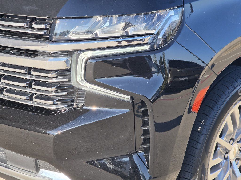 Used 2023 Chevrolet Suburban Premier w/ Premium Package RWD image 6