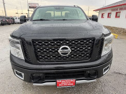 Used 2017 Nissan Titan PRO-4X w/ Pro-4x Convenience Package AWD/4WD image 8