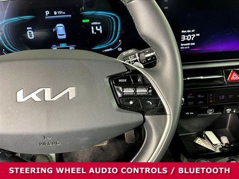 Used 2023 Kia Niro EX FWD image 11