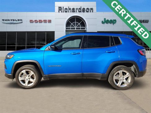 Used 2023 Jeep Compass Latitude image 3