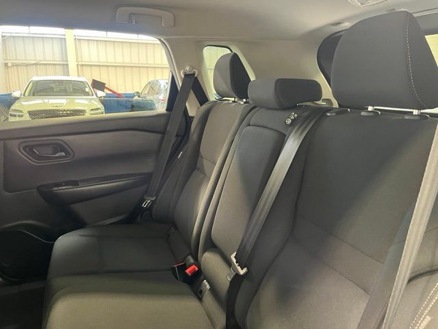 Used 2024 Nissan Rogue S FWD image 19
