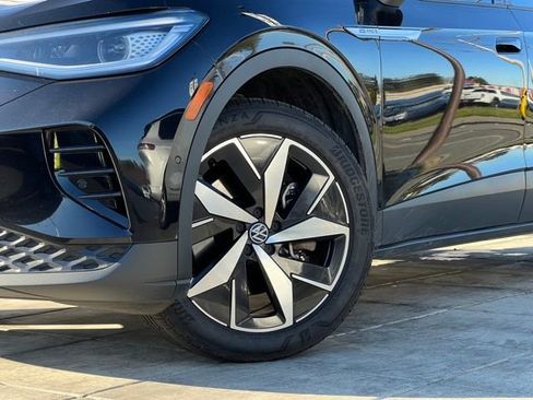 Used 2023 Volkswagen ID.4 Pro S image 2