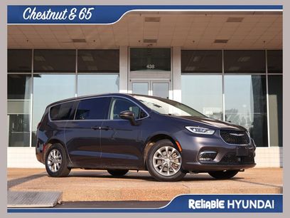 Used 2023 Chrysler Pacifica Touring-L