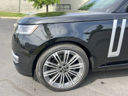 Used 2024 Land Rover Range Rover Autobiography image 11