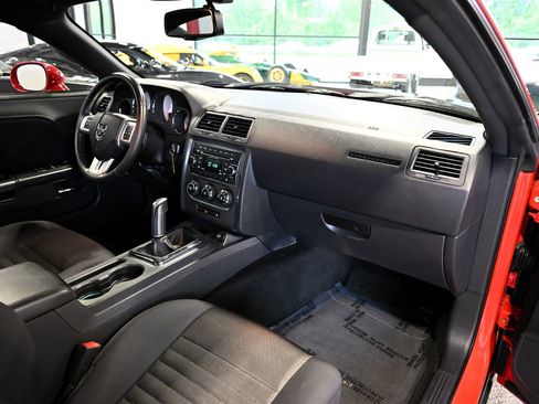 Used 2014 Dodge Challenger R/T RWD image 28