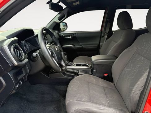 Used 2016 Toyota Tacoma TRD Sport w/ Towing Package AWD/4WD image 9