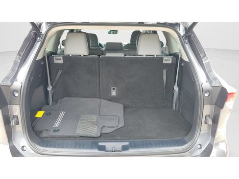 Used 2023 Toyota Highlander XLE FWD image 9