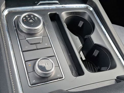 Used 2023 Ford Expedition XLT image 15