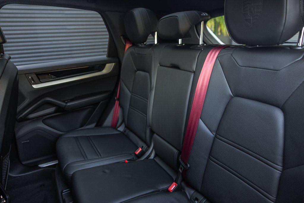 Certified 2025 Porsche Cayenne E-Hybrid AWD/4WD image 18