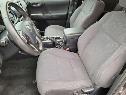Used 2018 Toyota Tacoma TRD Sport image 16