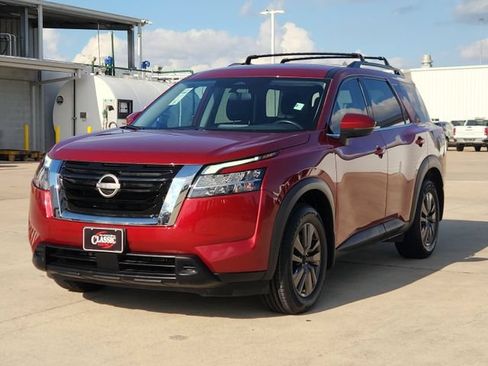 Used 2022 Nissan Pathfinder SV FWD image 3