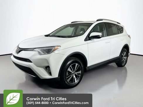 Used 2017 Toyota RAV4 XLE FWD image 5