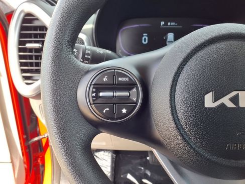 Certified 2025 Kia Soul LX w/ LX Technology Package FWD image 14