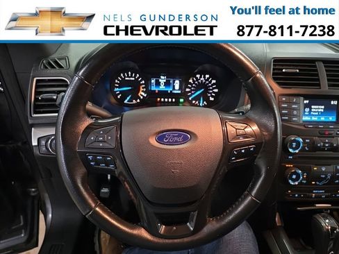 Used 2017 Ford Explorer XLT image 23